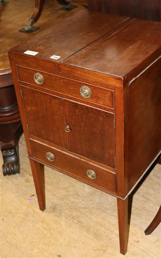 Georgian mahogany enclosed washstand(-)